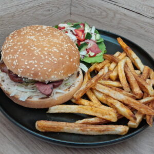 Burger Ciolan cu cartofi pai