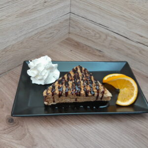 Marlenka: ciocolată sau nucă / csokoládé vagy dió / chocolate or walnut