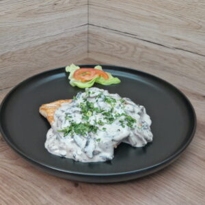 Piept de pui cu sos de ciuperci / Csirkemell gombamártással / Chicken breast with mushroom sauce